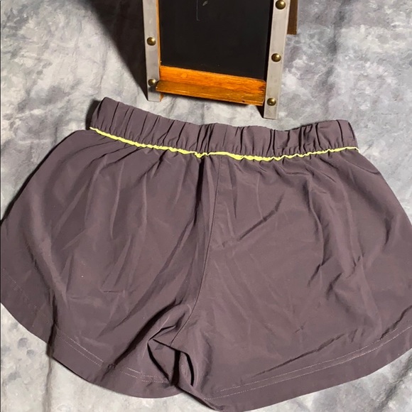 💚 3 for $15 💚 - Under Armour Semi Fitted Heat Gear Shorts size Small - Picture 7 of 16